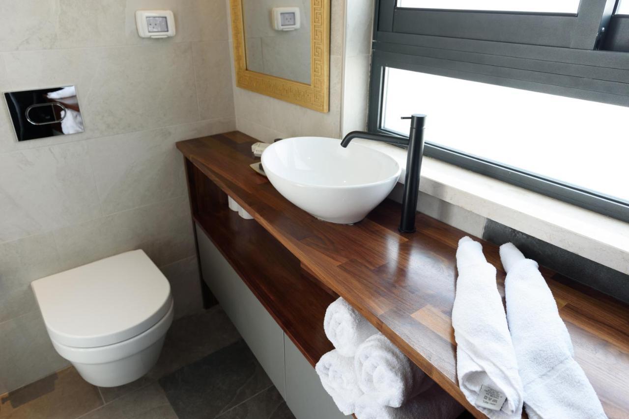 The Roof - By Sea Land Suites Tel Aviv Eksteriør billede